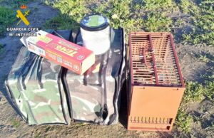 Sorprendido en un paraje de Badajoz cazando aves con artes prohibidas