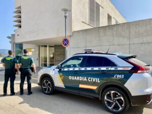 La Guardia Civil ha investigado a un joven por dos delitos de robo con fuerza mediante escalo