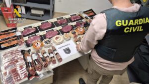 La Guardia Civil detiene a tres personas por robos y hurtos en establecimientos comerciales de Jarandilla de la Vera (Cáceres)