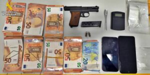 La Guardia Civil detiene a dos personas por tráfico de drogas y tenencia ilícita de armas