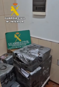 La Guardia Civil detiene a una persona en Las Chafiras, al ser sorprendida transportando 230 kilos de hachís en su vehículo