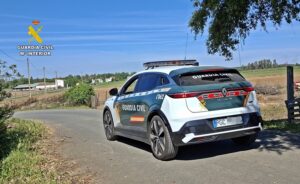 La Guardia Civil los sorprende “in fraganti” mientras robaban en una parcela de Valdebótoa