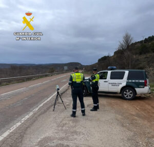 La Guardia Civil detecta al conductor de un turismo, circulando a más del doble de la velocidad máxima permitida, bajo la influencia de sustancias estupefacientes