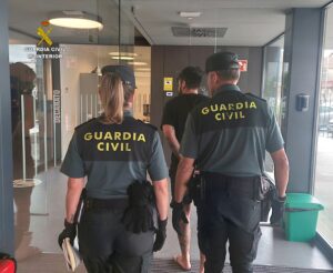 La Guardia Civil detiene en Tui a una persona buscada por INTERPOL