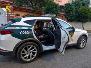 La Guardia Civil detiene a un hombre sorprendido en el interior de una vivienda y esclarece varios robos con fuerza