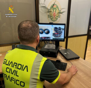 La Guardia Civil investiga a dos jóvenes, residentes en Baleares, como presuntos autores de dos delitos contra la Seguridad del Tráfico