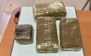 La Guardia Civil detiene a un hombre por tráfico de drogas, atentado y amenazas a agentes de la autoridad en Valencia de Alcántara (Cáceres)