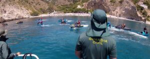 La Guardia Civil refuerza el control de motos náuticas y embarcaciones de recreo en la costa de Granada durante el verano