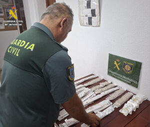La Guardia Civil pone a disposición judicial a dos personas por un delito contra la propiedad industrial en Huétor Tájar y Granada