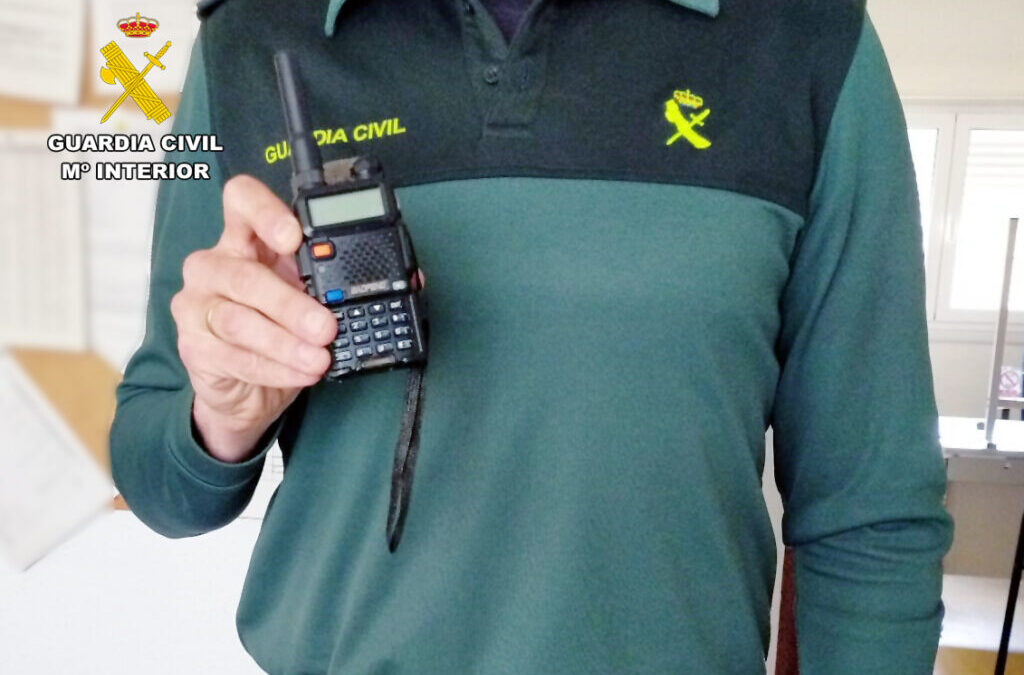 La Guardia Civil detiene a un varón provisto de un inhibidor de frecuencia, robando en interior de vehículos