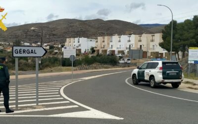 La Guardia Civil detiene a los autores de varios robos en vehículos, establecimientos y otros delitos en Almería y Granada