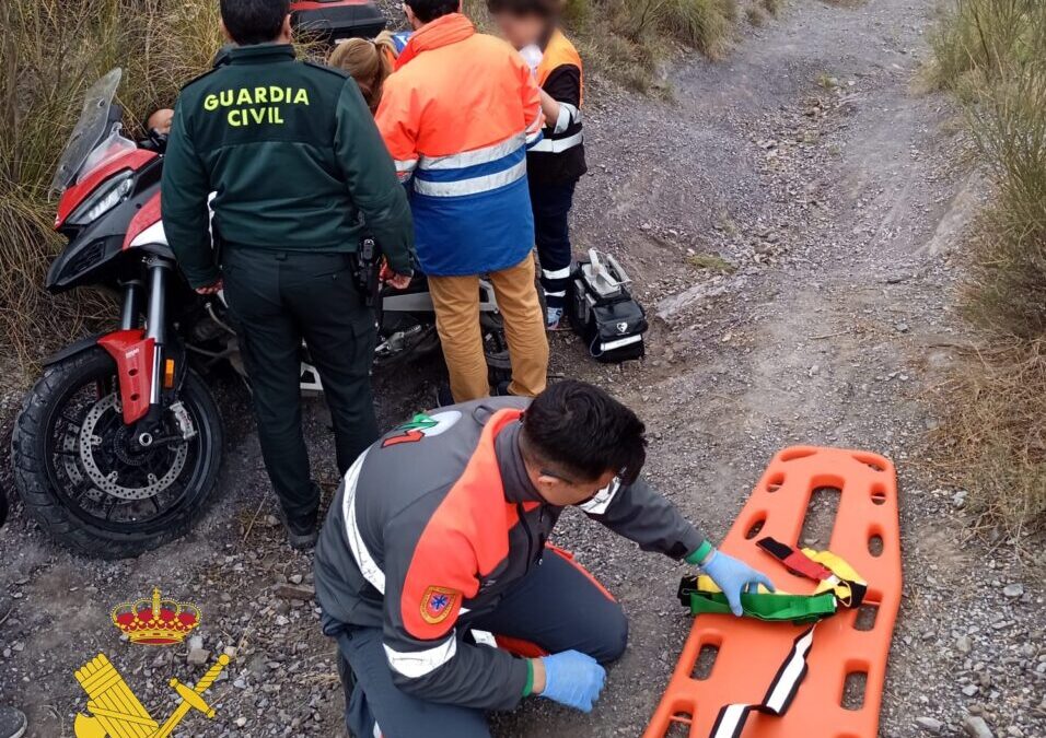 La Guardia Civil auxilia en Gérgal a un motorista que se había accidentado en un barranco