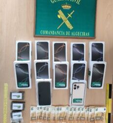 La Guardia Civil detiene a 4 personas por la venta de teléfonos móviles falsos