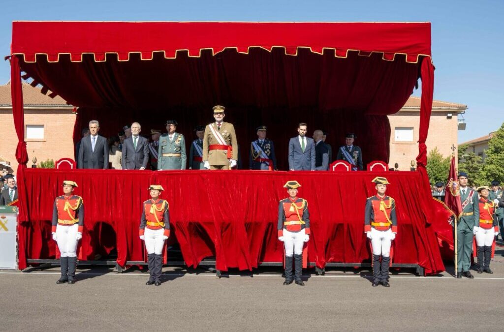 S.M. el Rey preside la jura de bandera en la Academia de la Guardia Civil de Baeza (Jaén)