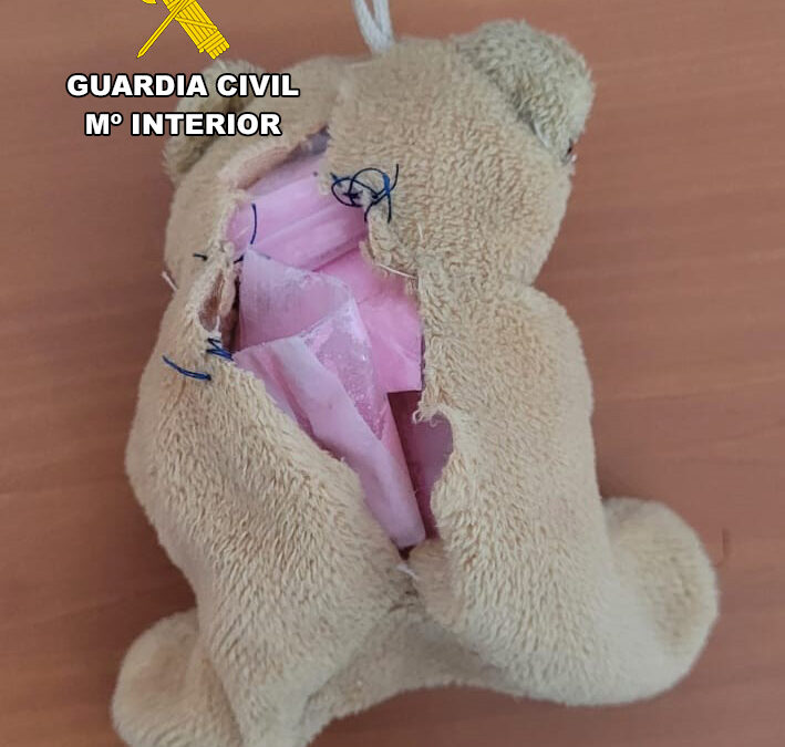 La Guardia Civil ha detenido a un varón por un delito de tráfico de drogas en el Puerto Comercial de Ciutadella