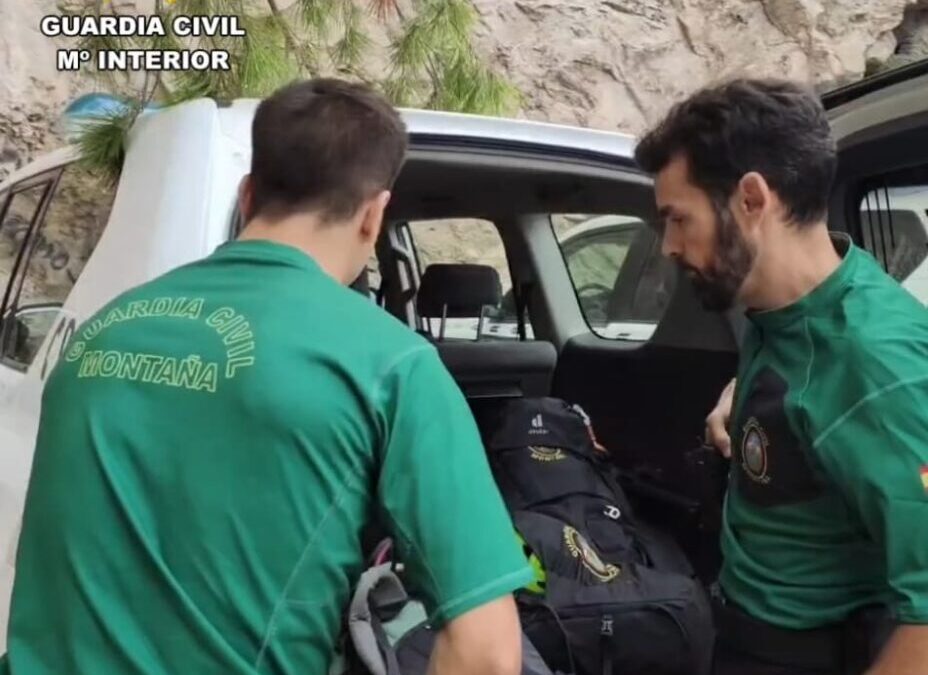 La Guardia Civil junto con Bomberos localizan a dos menores desorientados en Esporles