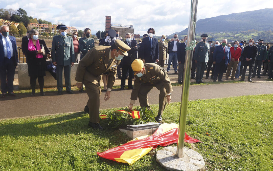 Unas doscientas personas acompañan a la Asociación Marqués de las Amarillas, en su homenaje a las Victimas