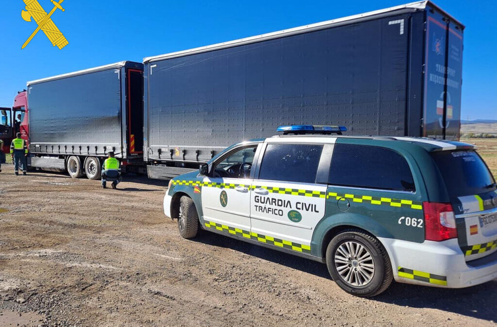 La Guardia Civil de Teruel intercepta al conductor de un vehículo articulado que circuló más de 35 kilómetros por la autovía A-23 de forma temeraria