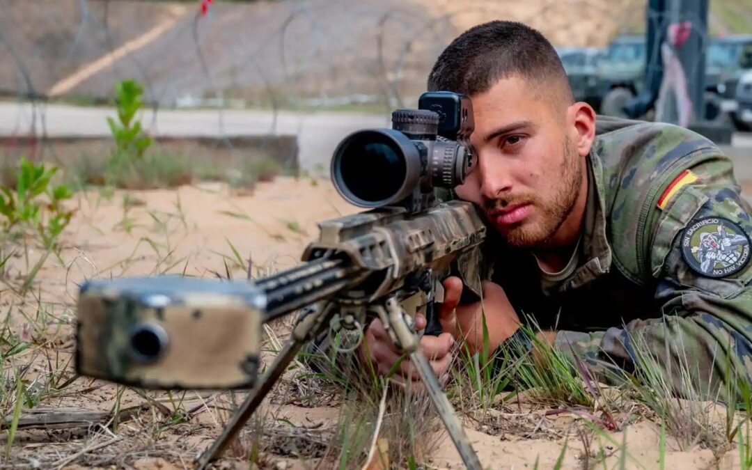 Ejército de Tierra. Dos españoles ganan el concurso de la OTAN de francotiradores: «Somos los ojos de nuestra unidad»