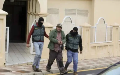 Detienen a un policía local de Granada acusado de yihadista y le incautan varias armas de fuego