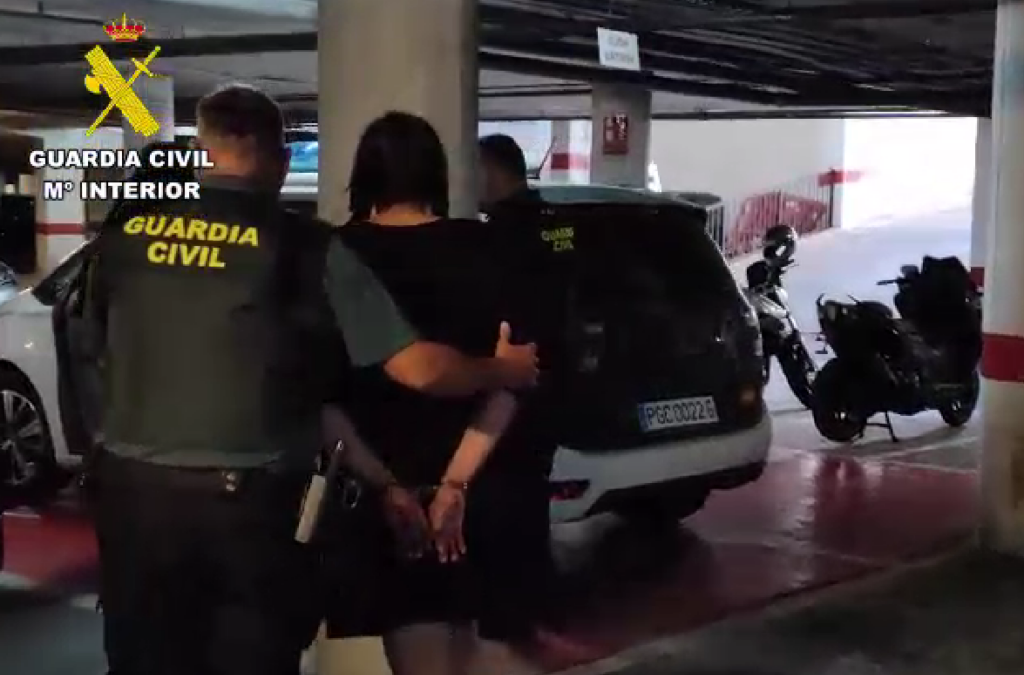 La Guardia Civil ha detenido a cinco personas por un delito de hurto continuado en establecimientos