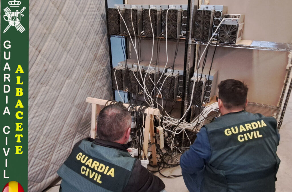 Detenidas tres personas por defraudación de fluido eléctrico en naves industriales en las que mantenían activas “granjas” para el minado de criptomonedas