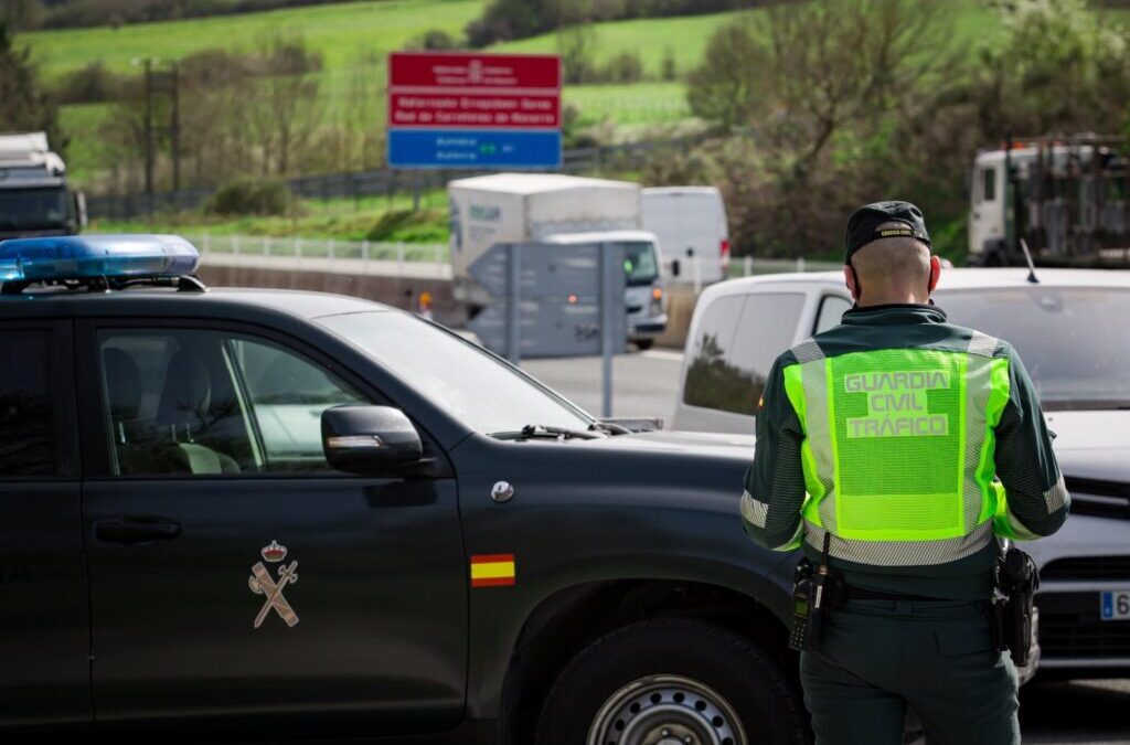 Guardia Civil atiende un atropello de un turismo a un menor en Mendavia