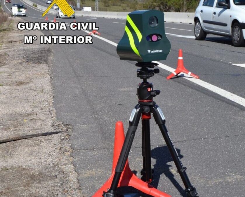 La Guardia Civil detecta un turismo circulando a 186 km/h en una vía limitada a 90 km/h