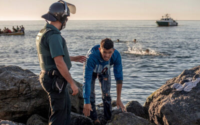 El Supremo pone fin a la pesadilla de 16 guardias civiles perseguidos por varias ONG por proteger Ceuta