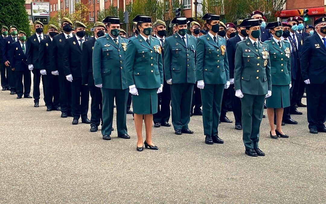 RAGCE DESFILA EN EL DIA DEL VETERANO EN BURGOS PORTANDO SU PROPIO BANDERÍN