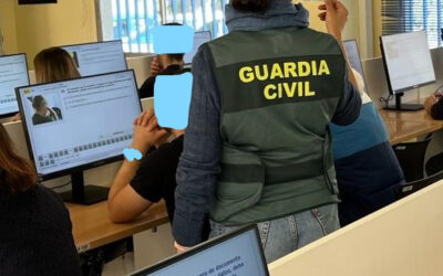 La Guardia Civil detiene a 12 personas por un delito de falsedad documental y otras 16 son denunciadas por usar dispositivos electrónicos ocultos para copiar en exámenes de obtención del permiso de conducir