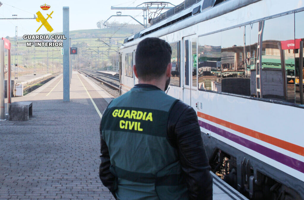 La Guardia Civil detiene a dos varones por realizar grafitis en un vagón de tren en Requejada