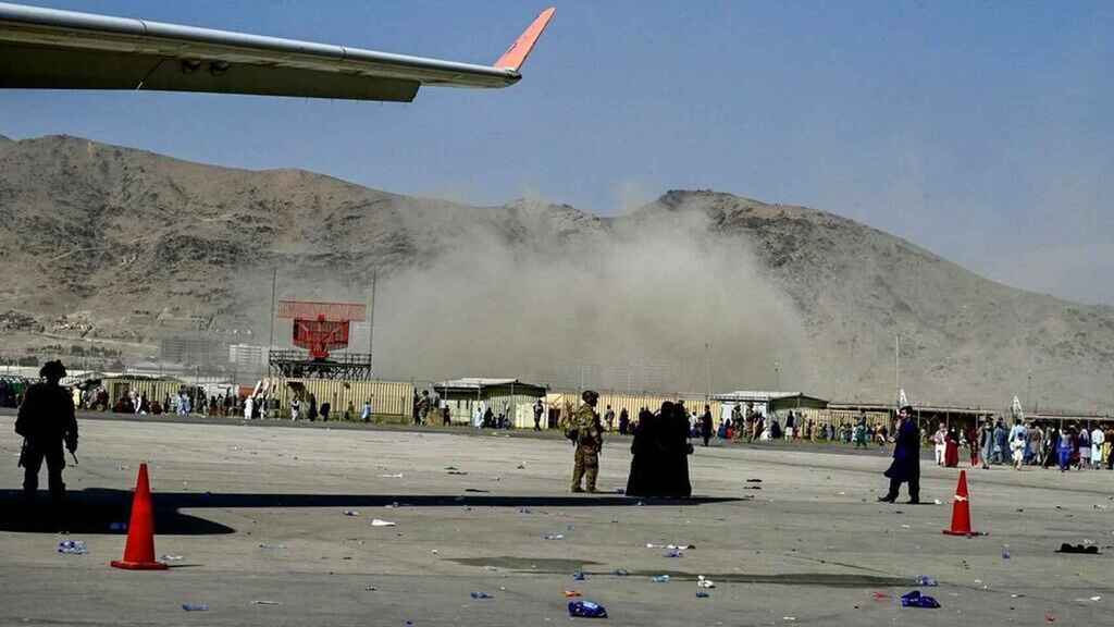 Varias decenas de muertos en dos explosiones en las cercanías del aeropuerto de Kabul