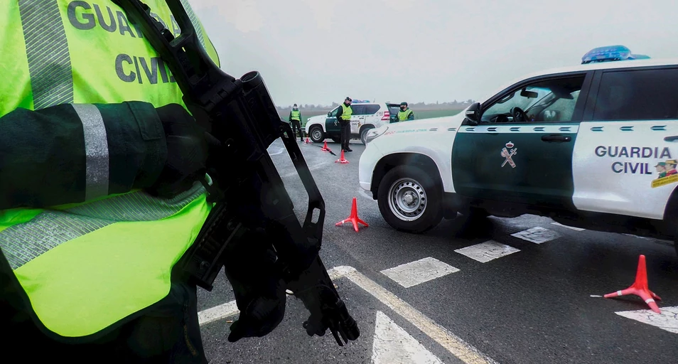 Interior vacunará a policías y guardias civiles cuando termine la vacunación de sanitarios y mayores de 80 años